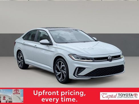 Used 2025 Volkswagen Jetta SEL FWD image 2
