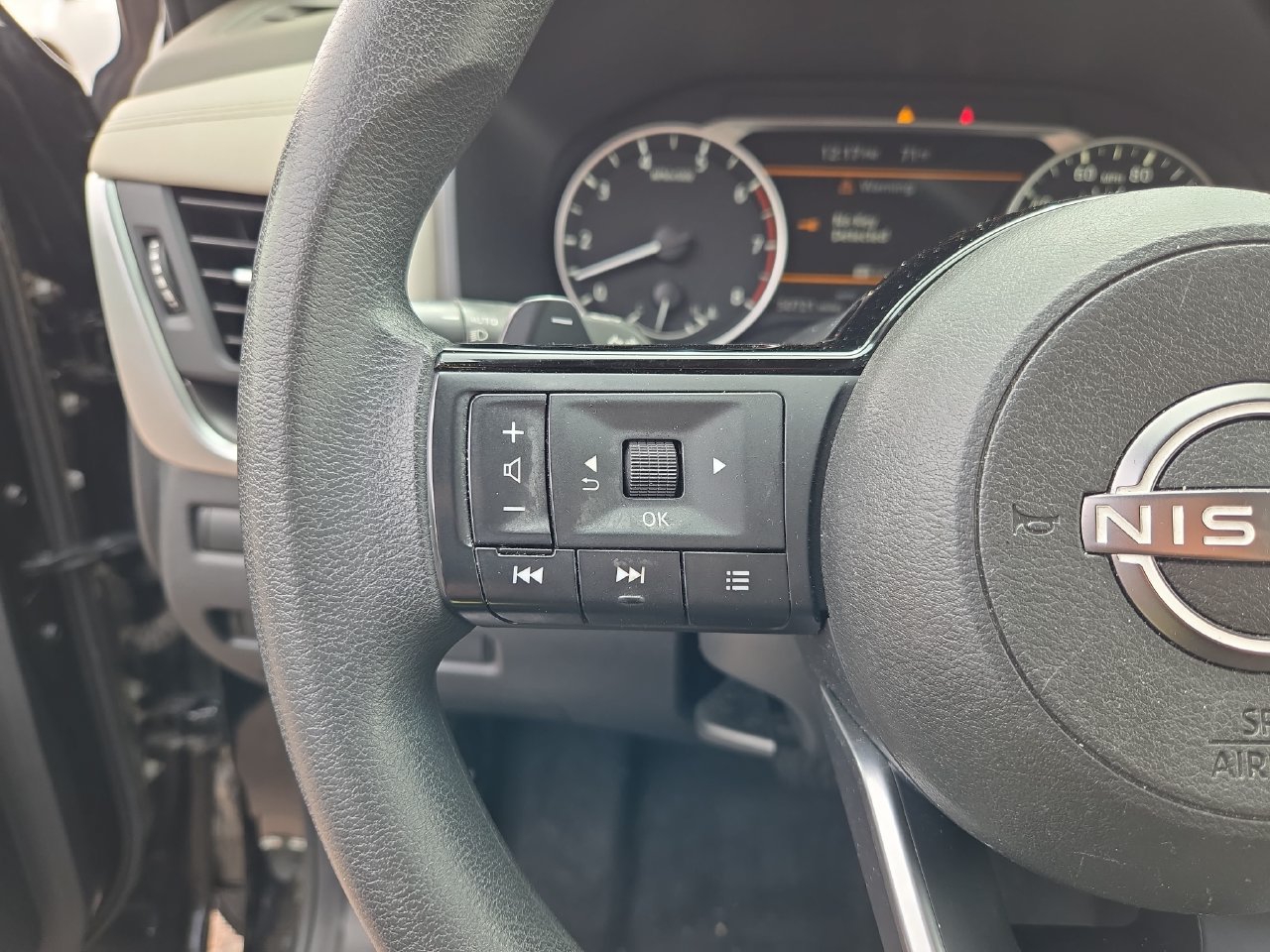 Used 2023 Nissan Rogue SV AWD/4WD image 11