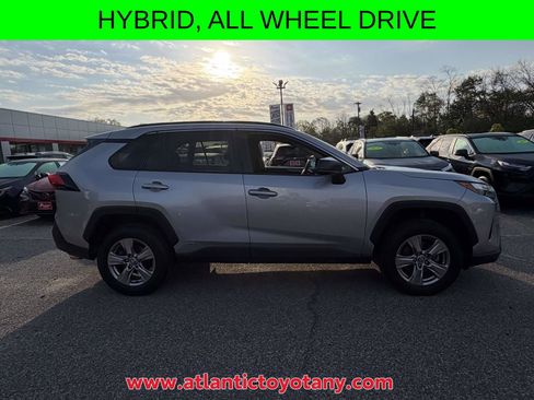 Certified 2025 Toyota RAV4 LE AWD/4WD image 9