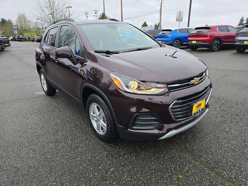 Certified 2022 Chevrolet Trax LT w/ LT Convenience Package image 8