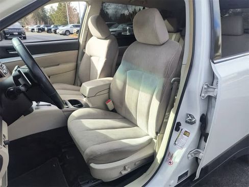 Used 2013 Subaru Outback 2.5i Premium image 11