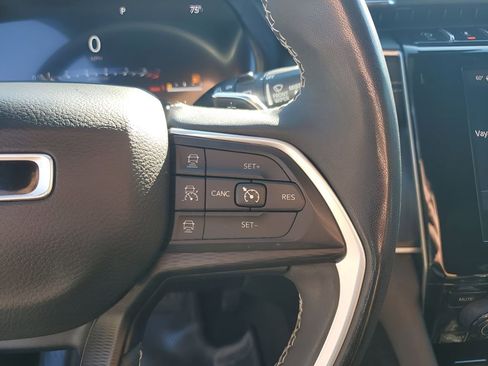 Used 2023 Jeep Grand Cherokee Altitude image 33