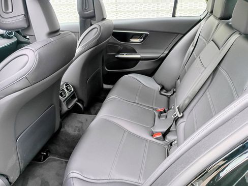 Used 2025 Mercedes-Benz C 300 4MATIC Sedan image 2