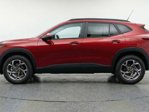 Used 2025 Chevrolet Trax LT image 5