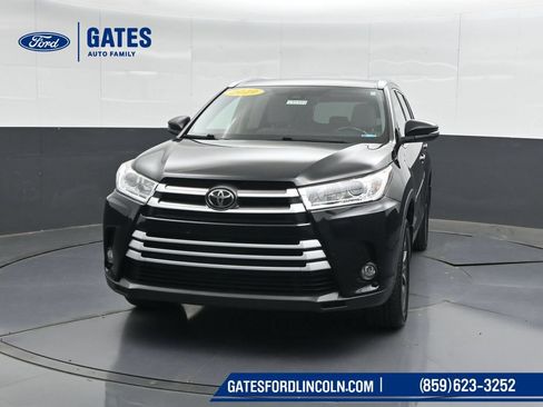 Used 2019 Toyota Highlander XLE AWD/4WD image 5