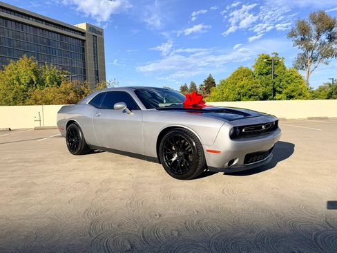 Used 2015 Dodge Challenger R/T w/ Quick Order Package 28B R/T RWD image 4