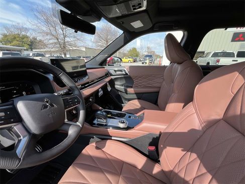 New 2026 Mitsubishi Outlander SEL image 10