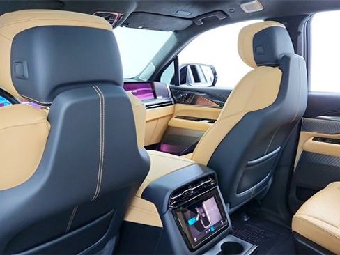 Used 2025 Cadillac Escalade IQ Sport 2 w/ LPO, ONYX Package image 19