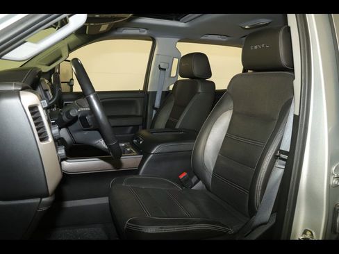 Used 2019 GMC Sierra 2500 Denali w/ Duramax Plus Package image 28