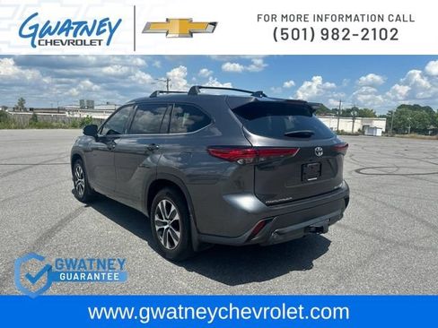 Used 2022 Toyota Highlander XLE AWD/4WD image 7