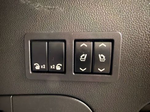Used 2017 Cadillac Escalade Luxury AWD/4WD image 11