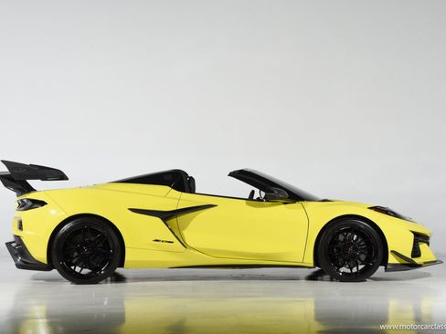Used 2024 Chevrolet Corvette Z06 RWD image 16