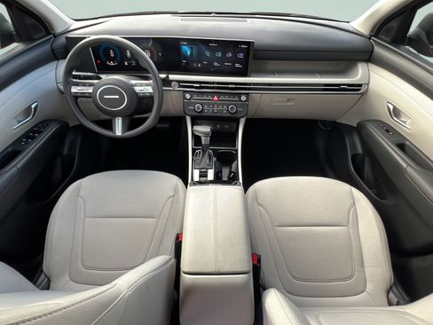 Certified 2026 Hyundai Tucson SE FWD image 12