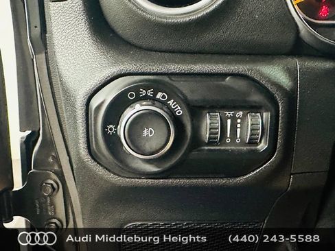 Used 2021 Jeep Wrangler Unlimited Sahara AWD/4WD image 17