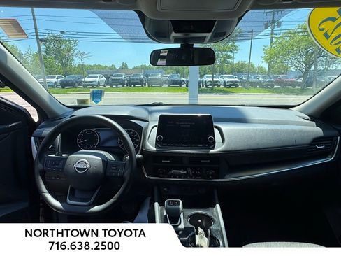 Used 2025 Nissan Rogue SV AWD/4WD image 6