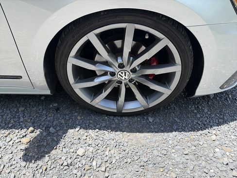 Used 2018 Volkswagen Passat 3.6 FWD image 16