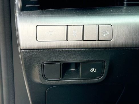 Certified 2025 Hyundai Kona SEL FWD image 10