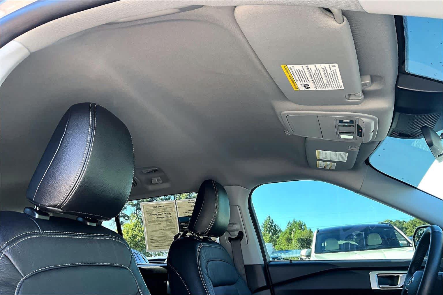 Used 2023 Ford Explorer XLT RWD image 14