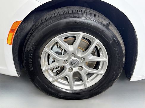 Used 2023 Chrysler Pacifica Touring-L image 38