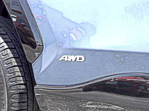 Used 2024 Toyota RAV4 SE AWD/4WD image 5