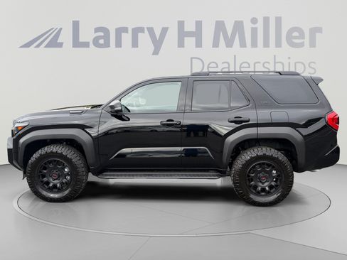 Certified 2026 Toyota 4Runner TRD Off-Road Premium AWD/4WD image 2
