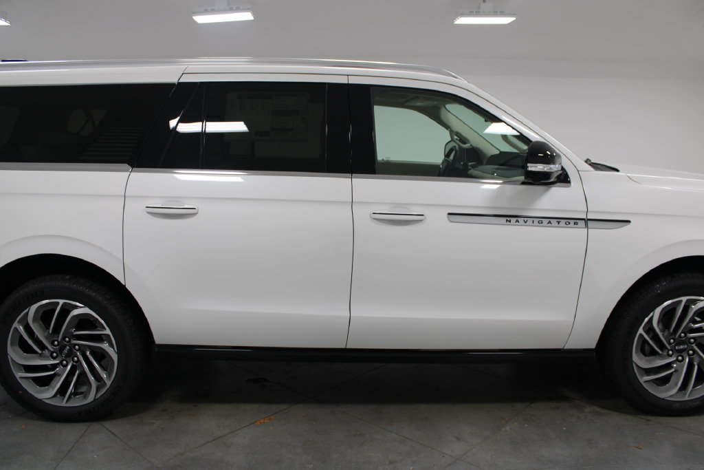 New 2027 Lincoln Navigator L Reserve AWD/4WD image 10