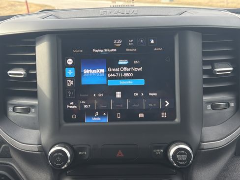 Used 2024 RAM 2500 Tradesman w/ Chrome Appearance Group image 5