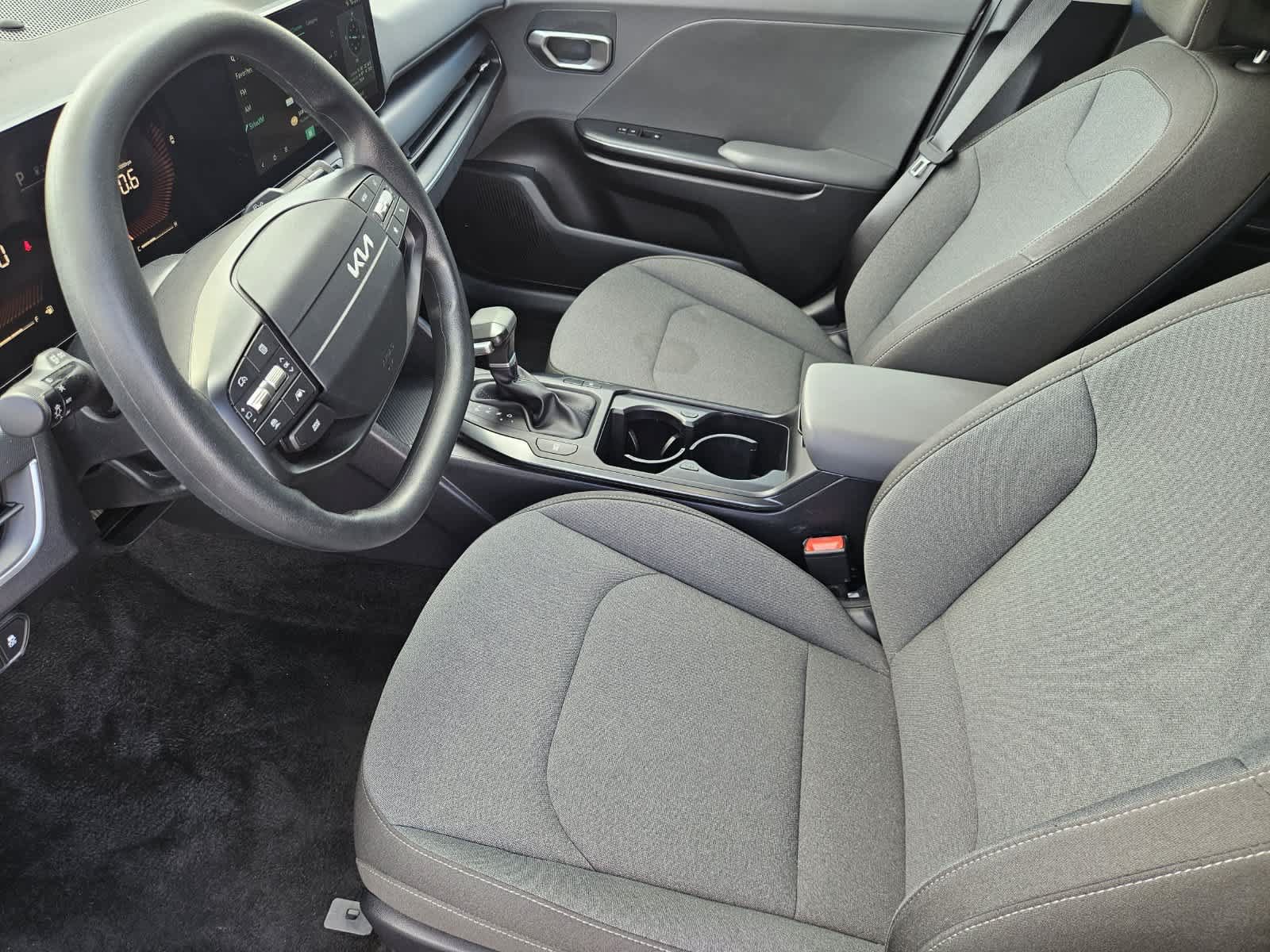 Used 2025 Kia K4 FWD image 2