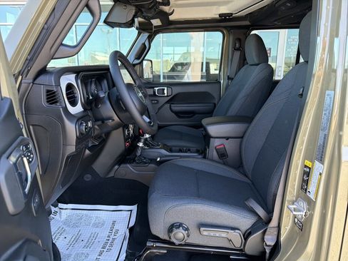 New 2025 Jeep Gladiator Willys image 10