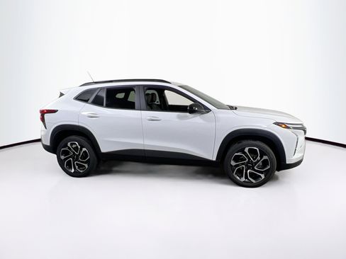 Used 2025 Chevrolet Trax RS w/ Driver Confidence Package image 4