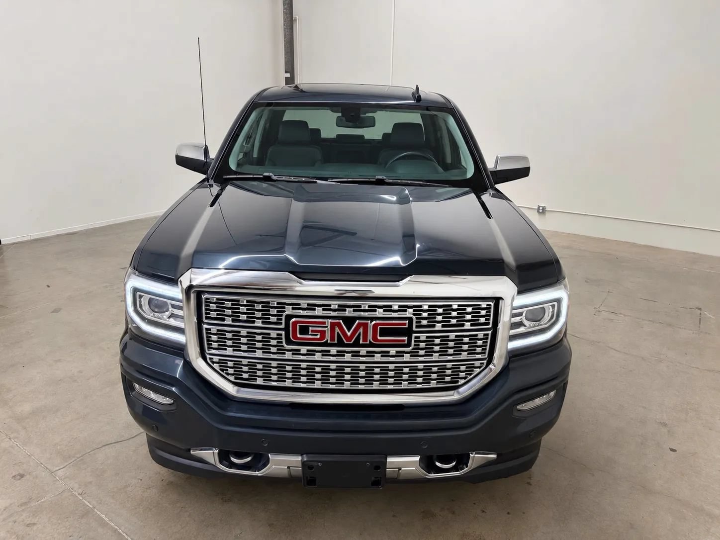Used 2018 GMC Sierra 1500 Denali w/ Denali Ultimate Package AWD/4WD image 3