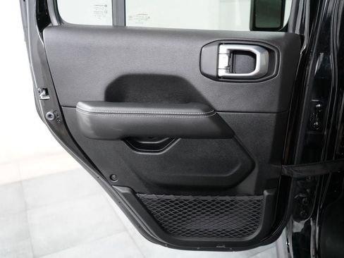 Used 2020 Jeep Wrangler Unlimited Rubicon w/ Dual Top Group AWD/4WD image 23