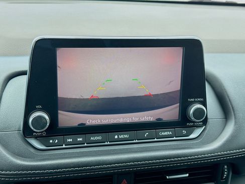 Used 2021 Nissan Rogue S image 10