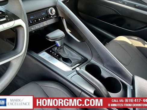 Used 2022 Hyundai Elantra SEL FWD image 16