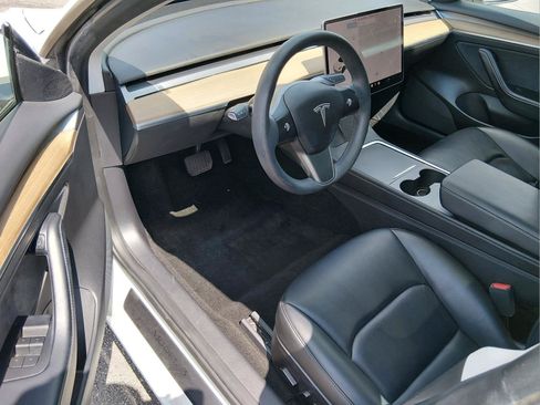 Used 2021 Tesla Model 3 Standard Range Plus RWD image 9