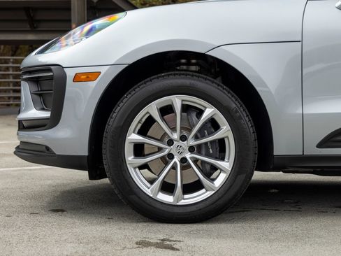 Certified 2026 Porsche Macan AWD/4WD image 13