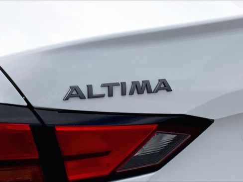 Used 2024 Nissan Altima 2.5 S FWD image 10