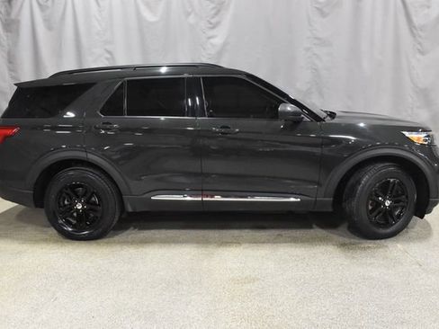 Used 2022 Ford Explorer XLT w/ Equipment Group 202A image 3