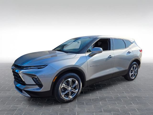 Used 2025 Chevrolet Blazer LT AWD/4WD image 3