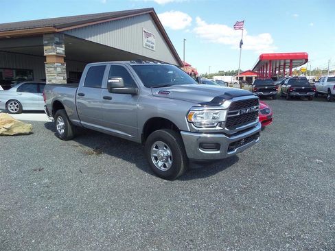 Used 2024 RAM 2500 Tradesman w/ Chrome Appearance Group image 3