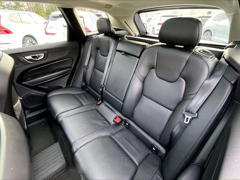 Certified 2023 Volvo XC60 B5 Plus image 19