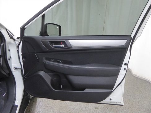 Used 2017 Subaru Outback 2.5i Premium image 26