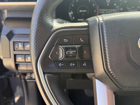 Used 2025 Toyota 4Runner Limited AWD/4WD image 18