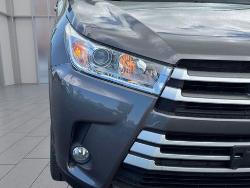 Used 2019 Toyota Highlander XLE AWD/4WD image 6