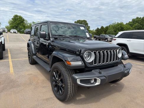 Used 2025 Jeep Wrangler Unlimited Sahara AWD/4WD image 1
