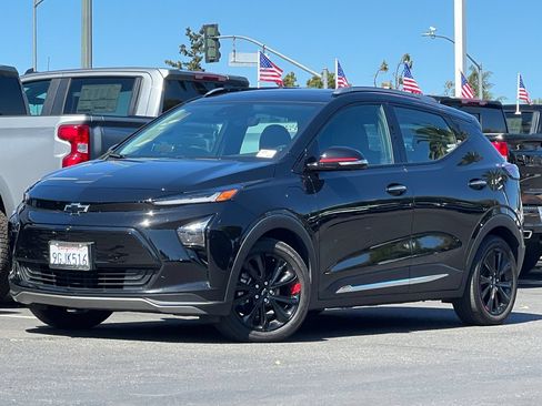 Used 2023 Chevrolet Bolt EUV Premier w/ Sun & Sound Package FWD image 9