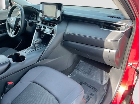 Used 2024 Toyota Venza LE image 26