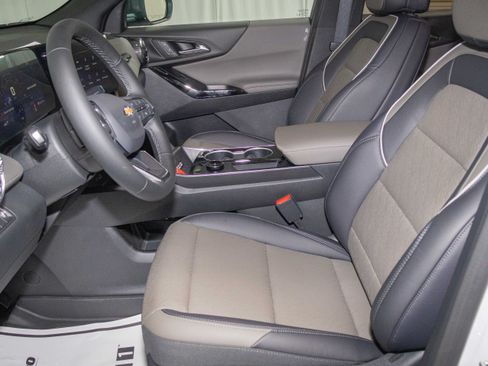 New 2027 Chevrolet Equinox LT w/ Convenience Package II AWD/4WD image 8