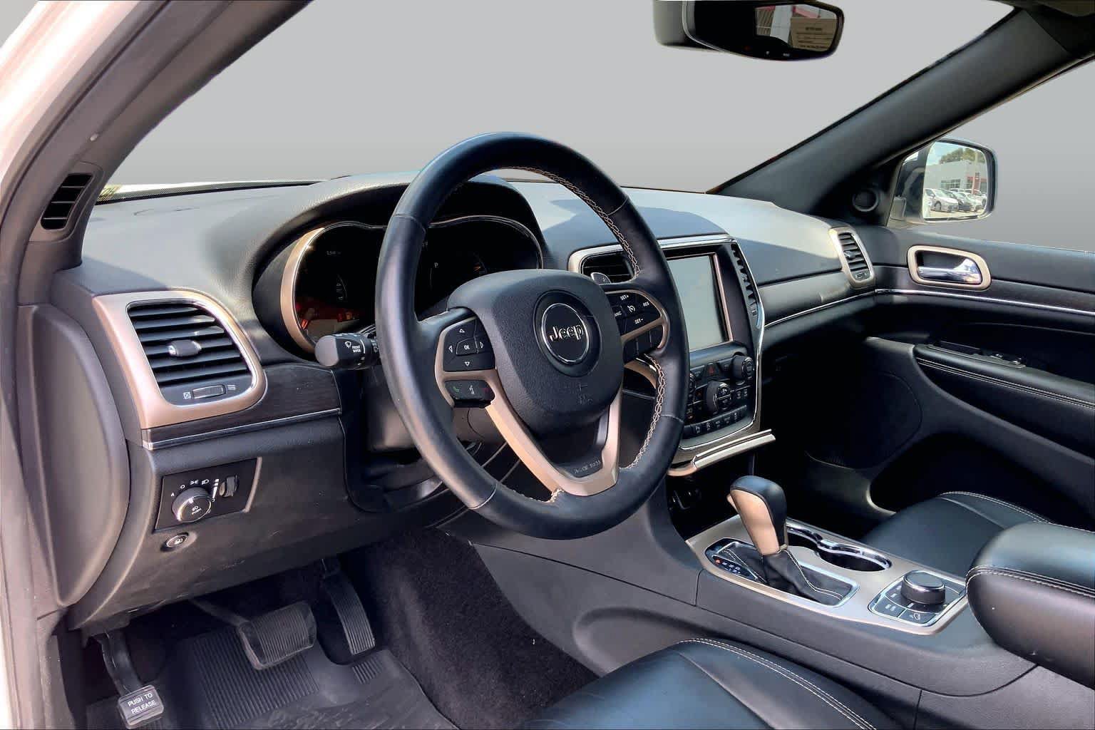 Used 2017 Jeep Grand Cherokee Limited AWD/4WD image 18