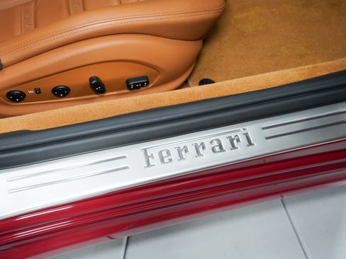 Used 2010 Ferrari California RWD image 32